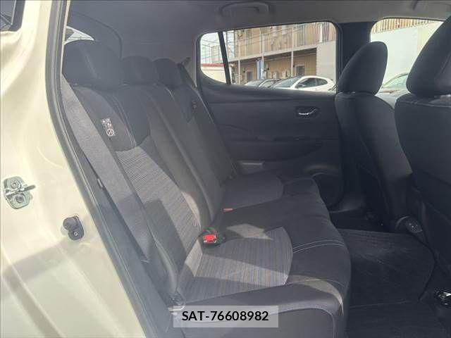 Nissan LEAF 2021-03 8366638-8