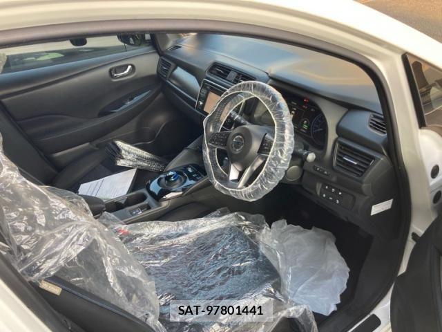 Nissan LEAF 2018-06 8366640-9