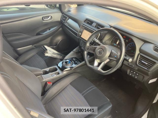Nissan LEAF 2018-06 8366640-10
