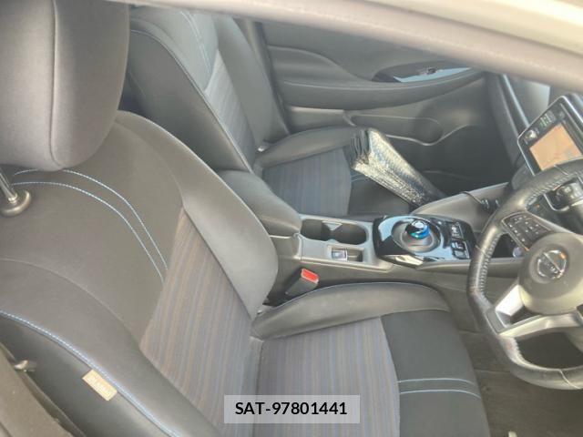 Nissan LEAF 2018-06 8366640-11