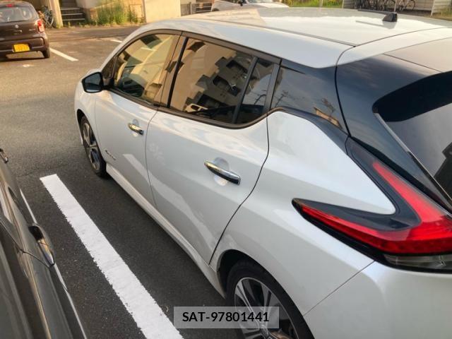 Nissan LEAF 2018-06 8366640-4