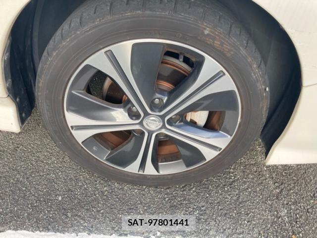 Nissan LEAF 2018-06 8366640-5