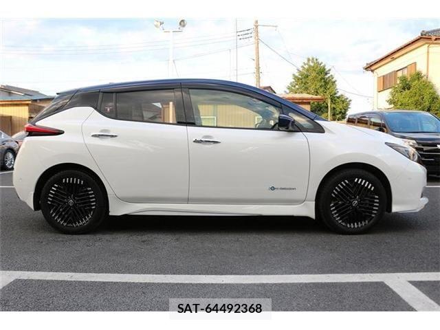 Nissan LEAF 2023-08 8366629-8