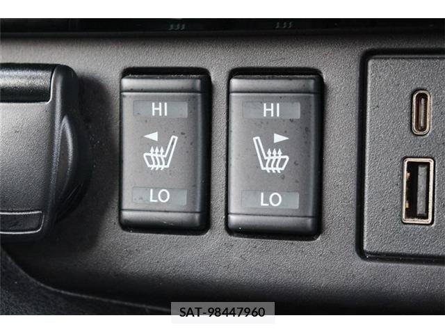 Nissan LEAF 2021-02 8366634-25