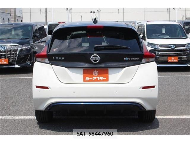 Nissan LEAF 2021-02 8366634-7