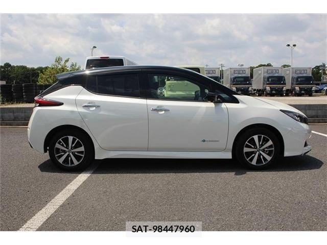 Nissan LEAF 2021-02 8366634-8