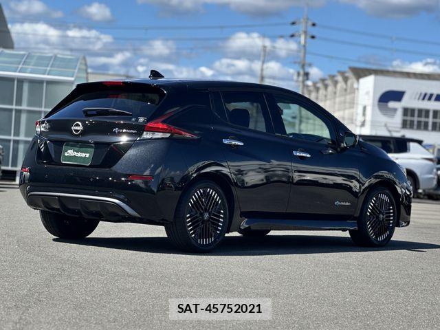Nissan LEAF 2024-11 8366631-21