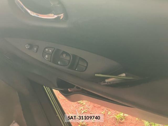 Nissan LEAF 2017-08 8366642-8