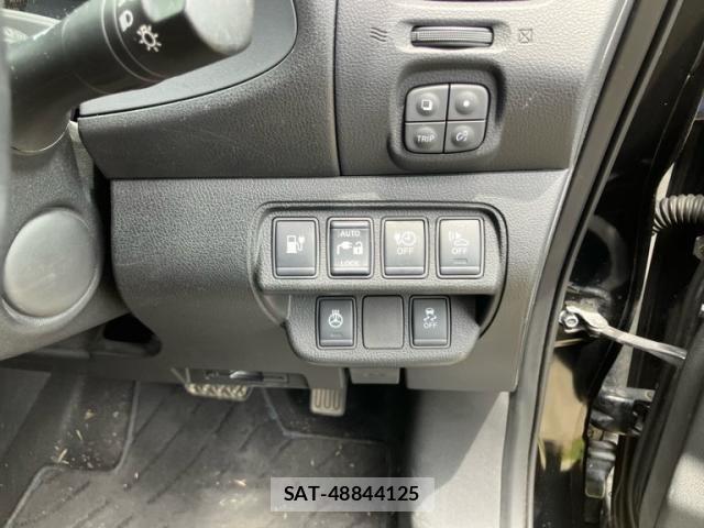 Nissan LEAF 2014-08 8371783-9