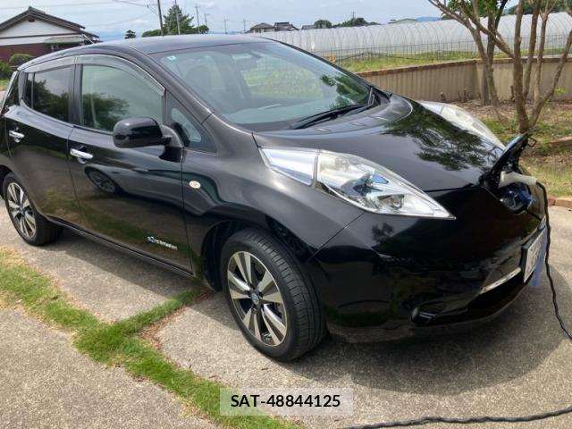 Nissan LEAF 2014-08 8371783-1