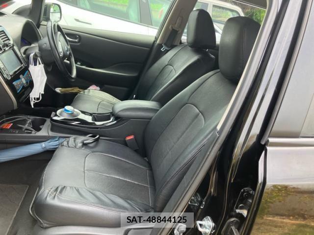 Nissan LEAF 2014-08 8371783-5