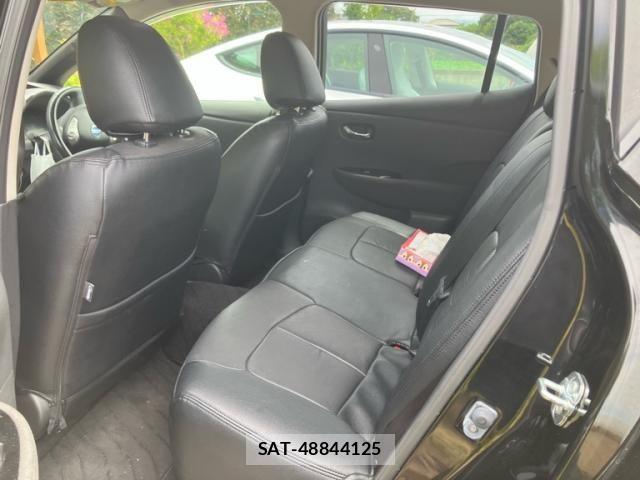Nissan LEAF 2014-08 8371783-7