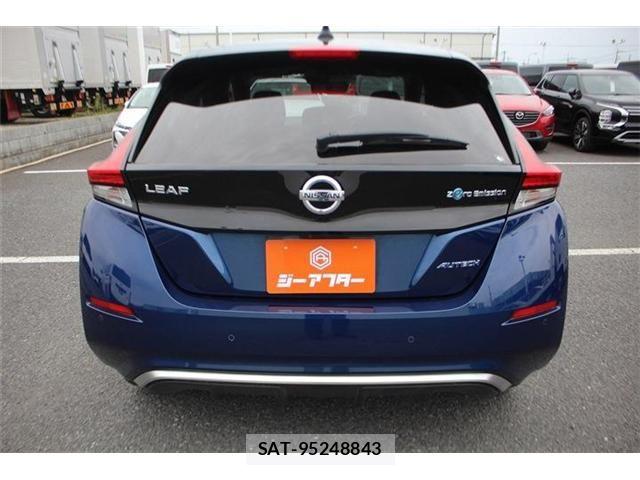 Nissan LEAF 2019-08 8371782-9