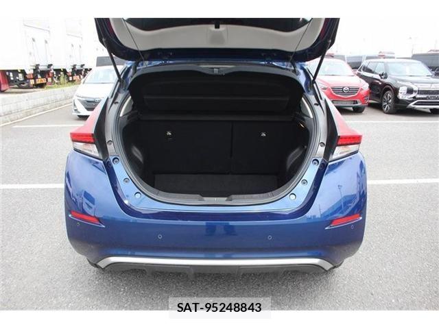Nissan LEAF 2019-08 8371782-26