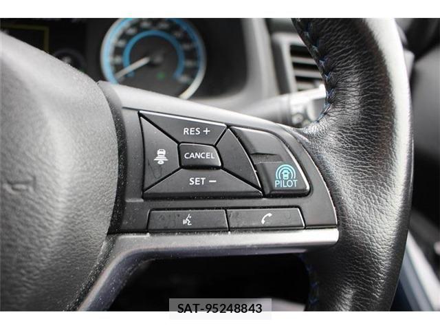 Nissan LEAF 2019-08 8371782-3