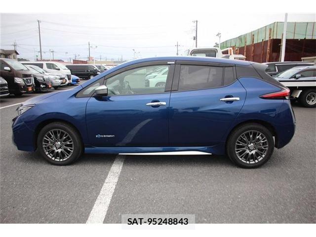 Nissan LEAF 2019-08 8371782-8