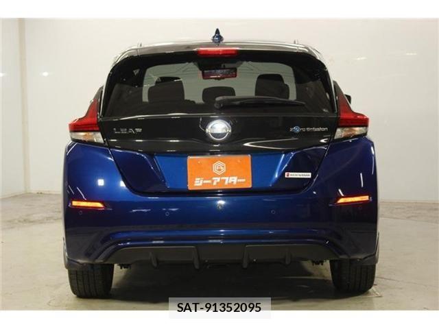 Nissan LEAF 2022-02 8413180-5