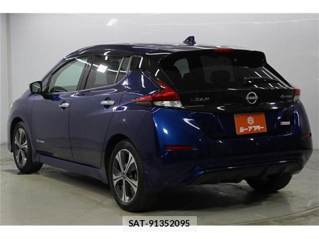 Nissan LEAF 2022-02 8413180-6