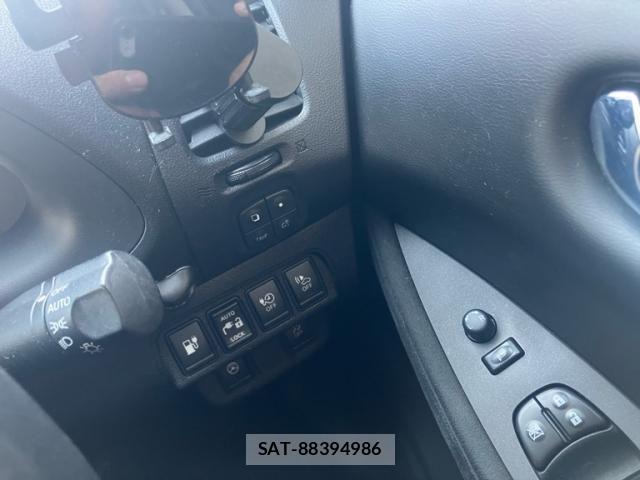 Nissan LEAF 2016-05 8413186-9