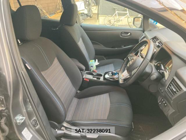 Nissan LEAF 2022-03 8413181-10