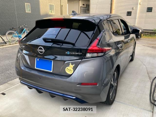 Nissan LEAF 2022-03 8413181-2