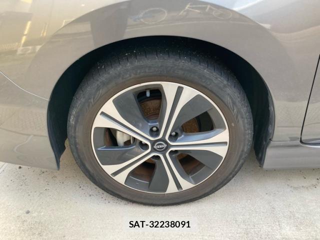Nissan LEAF 2022-03 8413181-7
