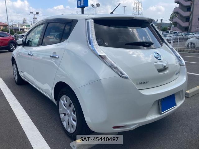 Nissan LEAF 2016-05 8413200-2