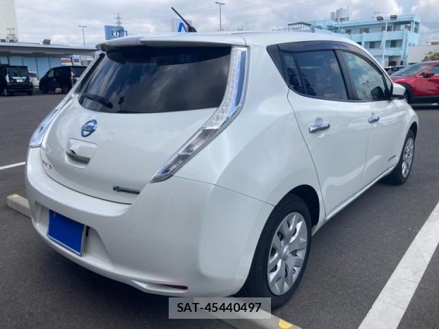 Nissan LEAF 2016-05 8413200-3