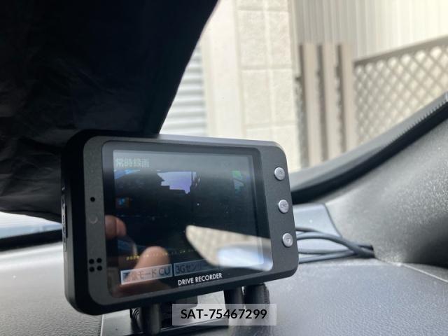 Nissan LEAF 2019-09 8438317-10