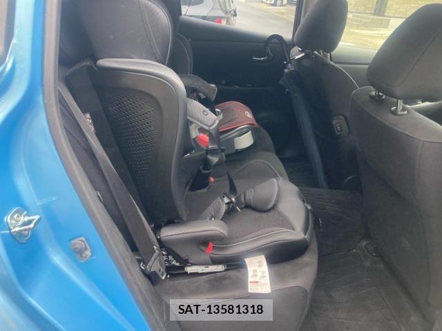 Nissan LEAF 2015-12 8438316-10