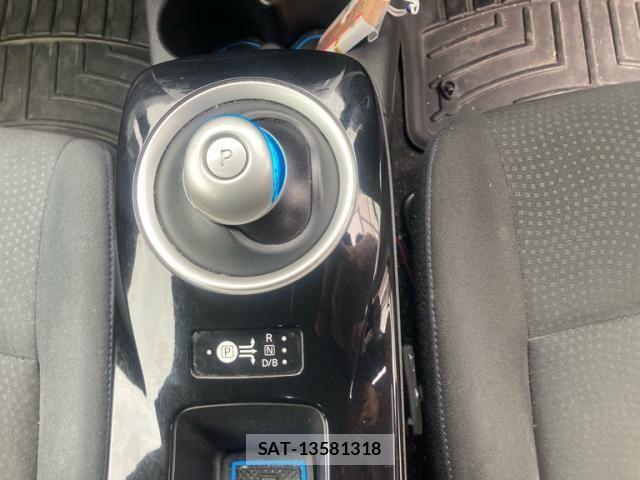 Nissan LEAF 2015-12 8438316-13