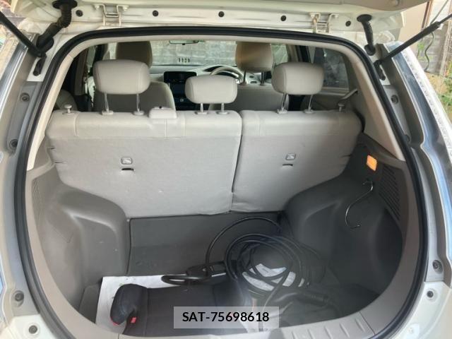 Nissan LEAF 2015-02 8485617-12
