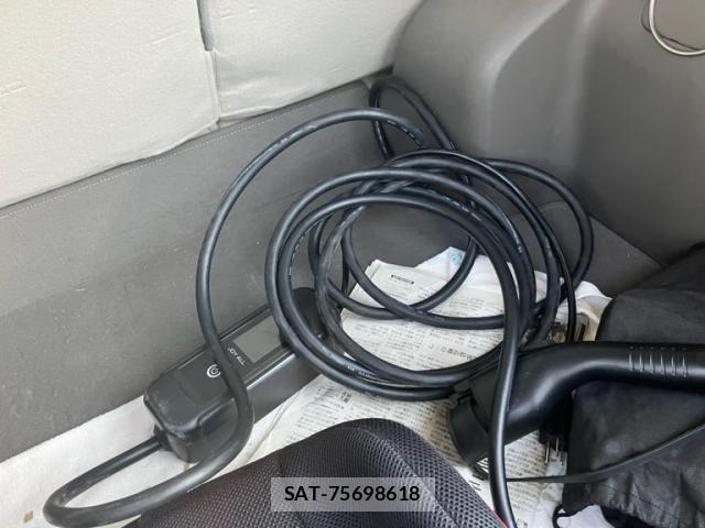 Nissan LEAF 2015-02 8485617-13