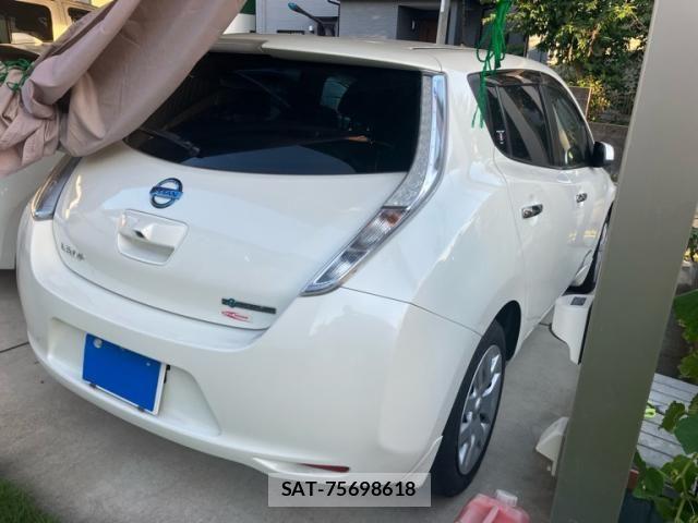 Nissan LEAF 2015-02 8485617-2