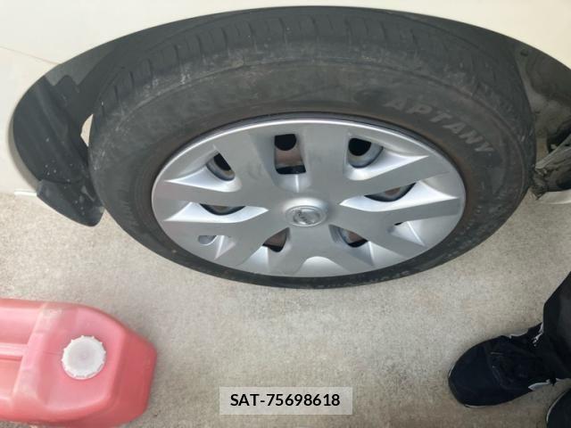 Nissan LEAF 2015-02 8485617-7