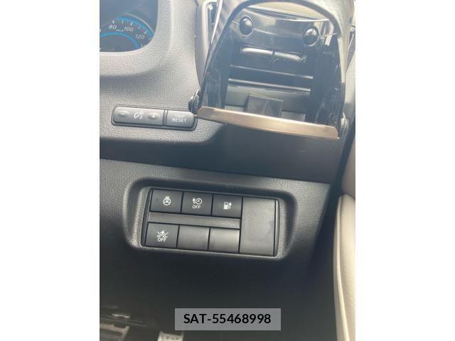 Nissan LEAF 2021-02 8485610-12