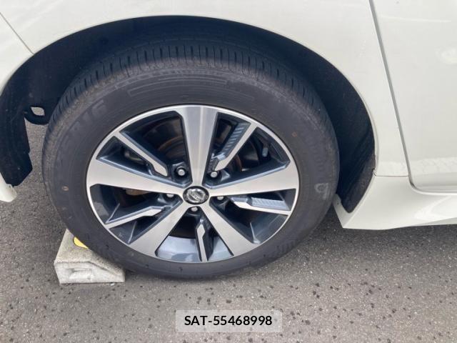 Nissan LEAF 2021-02 8485610-5