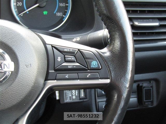 Nissan LEAF 2020-02 8525456-12