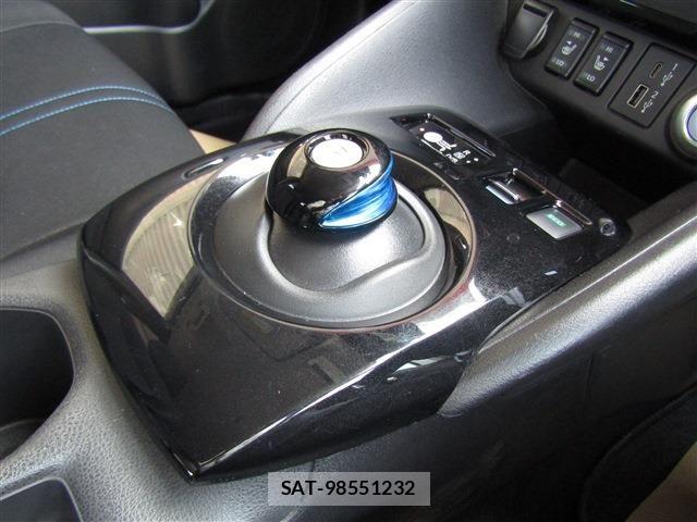 Nissan LEAF 2020-02 8525456-15
