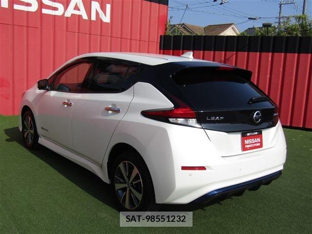 Nissan LEAF 2020-02 8525456-1
