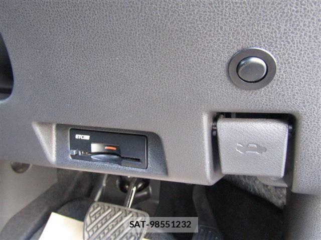Nissan LEAF 2020-02 8525456-19