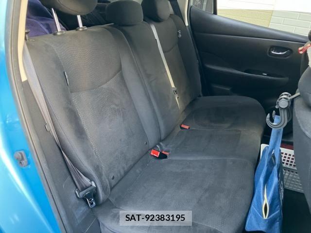 Nissan LEAF 2016-06 8525461-9