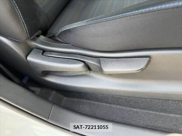 Nissan LEAF 2018-01 8525457-5