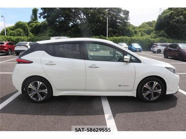 Nissan LEAF 2019-04 8525458-3