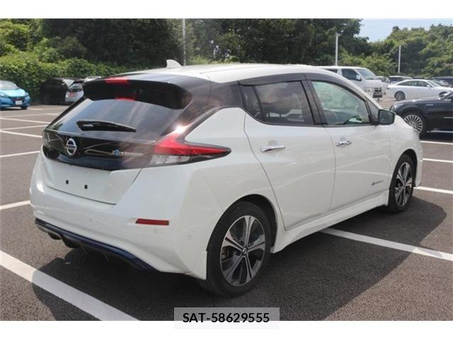 Nissan LEAF 2019-04 8525458-4