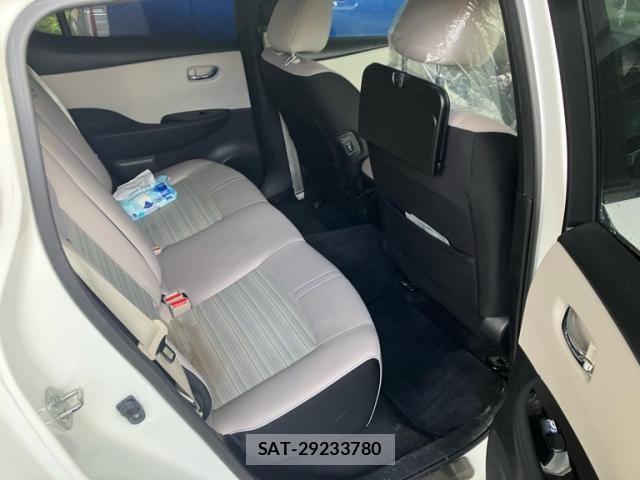 Nissan LEAF 2017-10 8562363-14