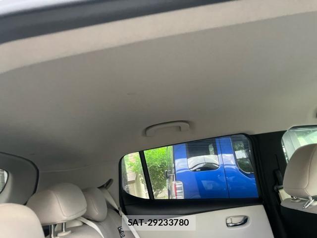 Nissan LEAF 2017-10 8562363-15