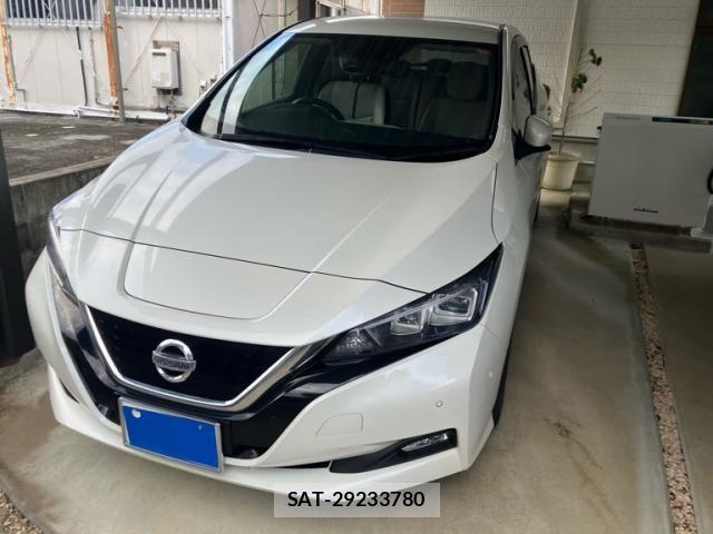 Nissan LEAF 2017-10 8562363-1