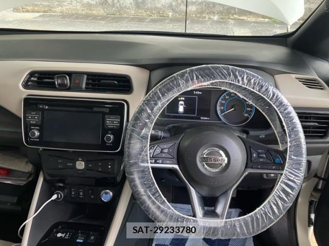 Nissan LEAF 2017-10 8562363-20