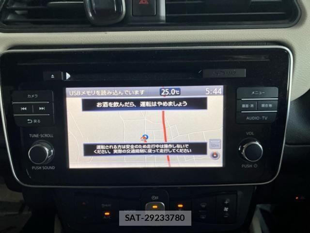 Nissan LEAF 2017-10 8562363-22